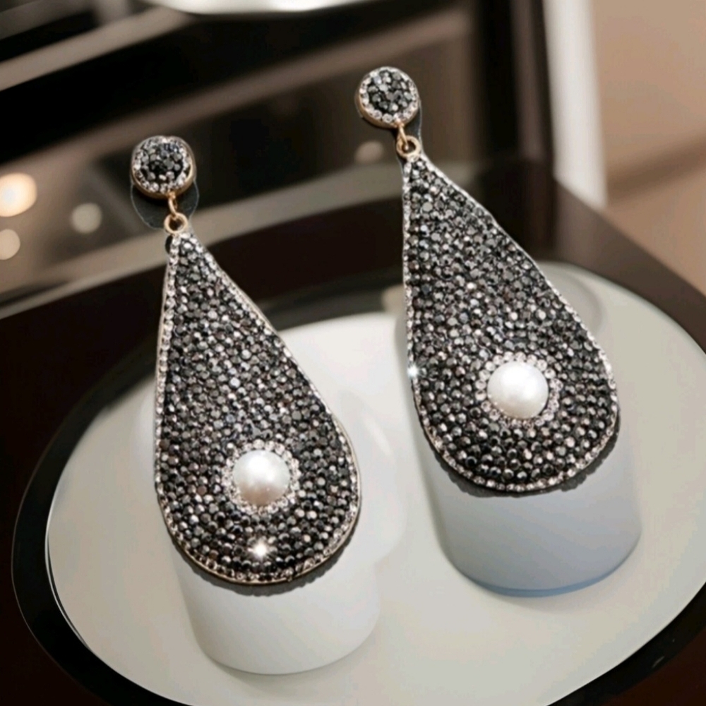 NWOT Zinnia Grey Natural Hematite Stone Freshwater Pearl Earrings